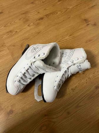 Продам коньки 35 размера