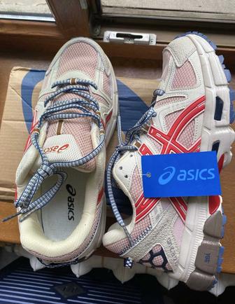 Кроссовки Asics