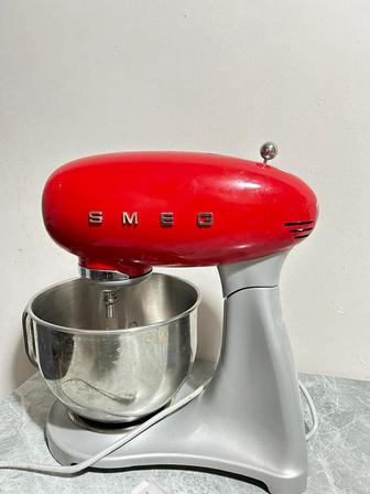 Планетарный миксер Smeg SMF01SVEU