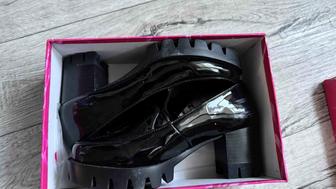 Продам женские туфли