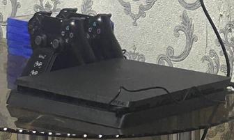 Продам PS4 с дисками приставка еще на гарантии