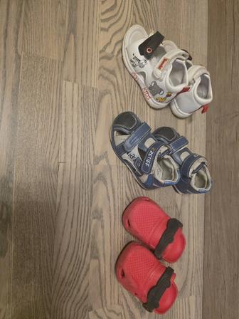 Продам сандалии для мальчика.