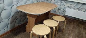 Продам стол с стульями.