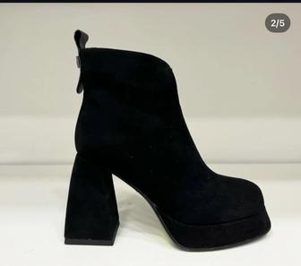 Продам обувь замша натуральная ( демисезонные) размер 35/36 нужно мерить.