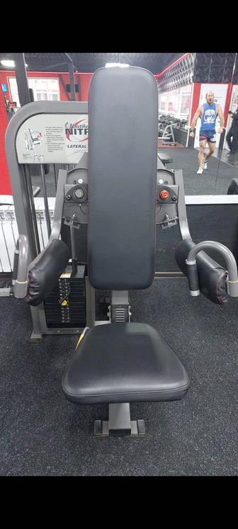 Продам Тренажер Nautilus 
Lateral Ralse 
Тренажер для плеч