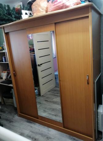 Шкаф купе с зеркалом