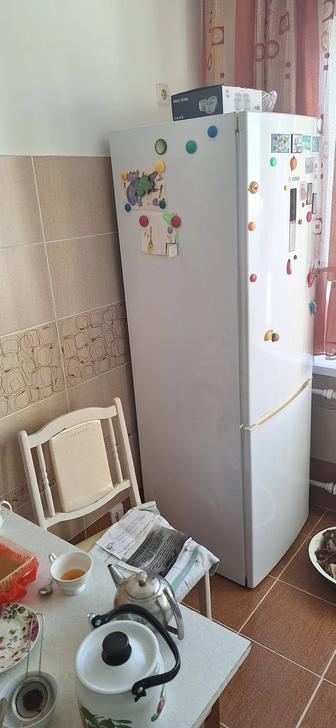 Продам холодильник bosh хорошо работаетт минусов нет все работае