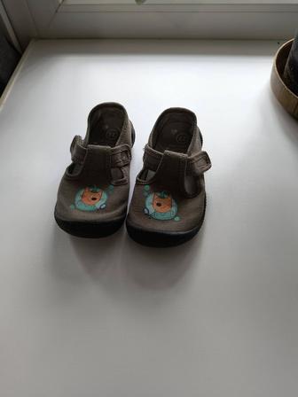 Продам детские сандалии