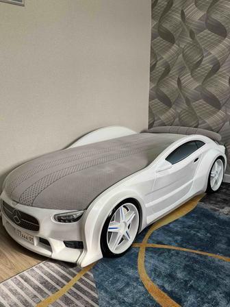 Детская кровать машинка