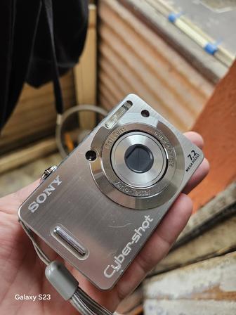 Цифровой фотоаппарат Sony Cuber-shot