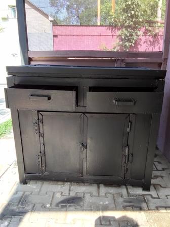 Продам металлический стол верстак