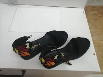 Продам сандали