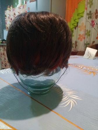 Продам женский парик в хорошем состоянии.