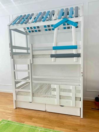 Срочно продам детскую двухъярусную кровать-домик