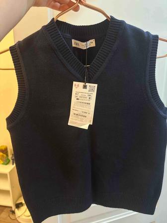 Продам школьную теплую жилетку от Zara для мальчика