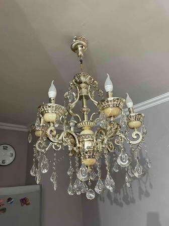 Продам люстру