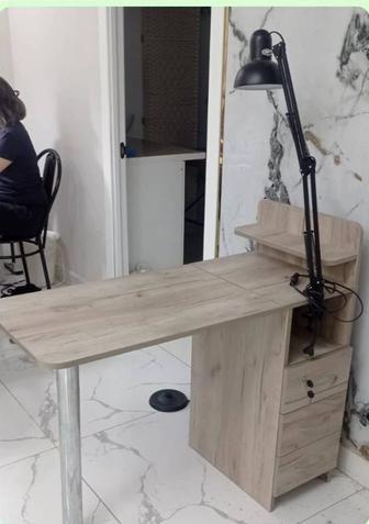 Маникюрный стол