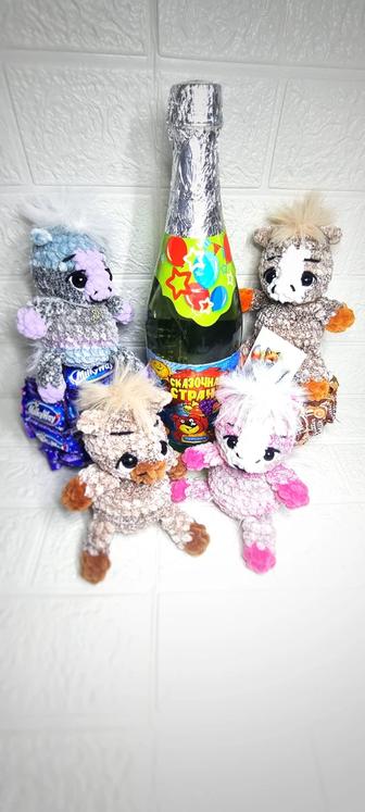 Плюшевые лошадки, подарки на новый год, вязание на заказ