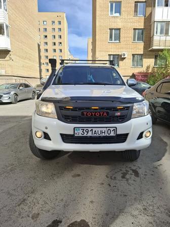Тойота хайлюкс в аренду с водителем
