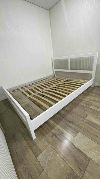 Продам кровать двуспальный.