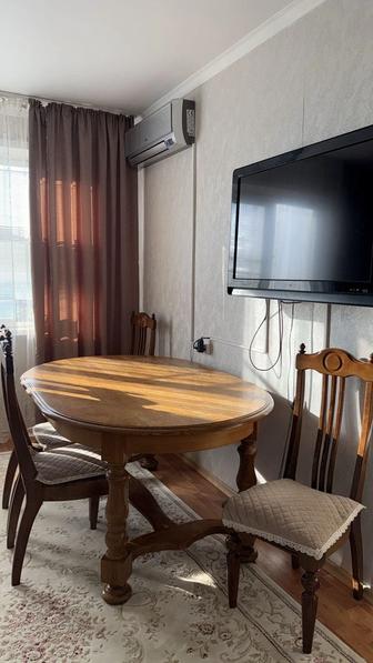 Стол со стульями