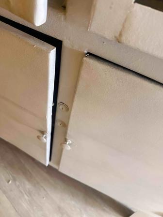 Медицинский шкаф