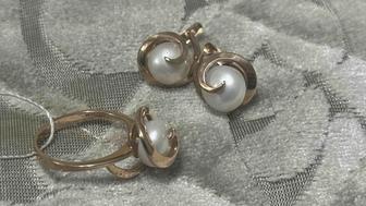 Продам серьги за грамм 38тыс возможно скидка 585 Россия