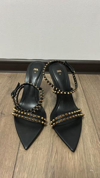 Туфли Zara / новые / размер 39