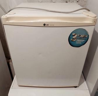 Продам холодильник офисный