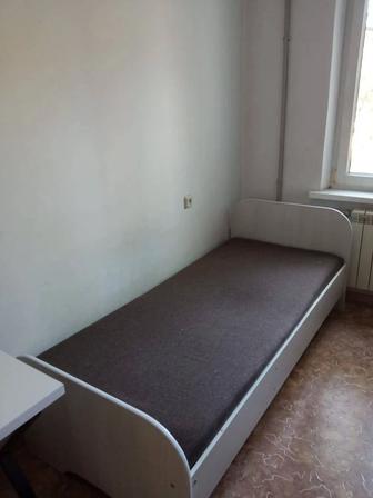 Кровать односпальнее сделано по заявку 2 /. 90 состояние хорошее
