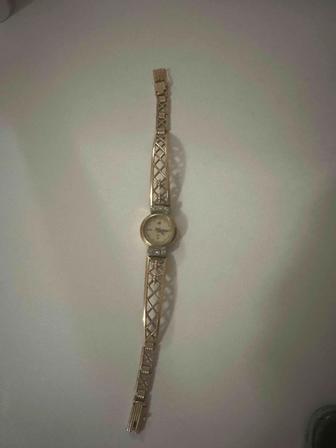 Алтын сағат бриллиант көзімен