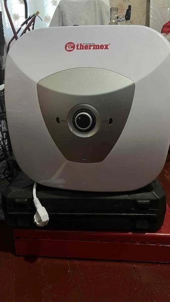 Продам водонагреватель термекс маленький
