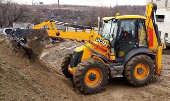 Услуги аренда погрузчик экскаватор петушок трактор 3 в 1 JCB