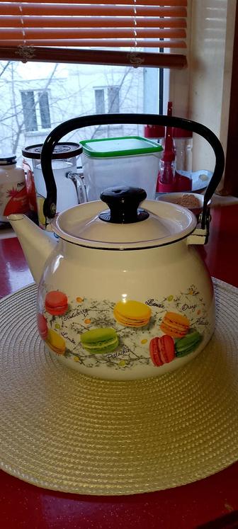 Эмалированный чайник.