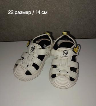 Продам сандалии детские