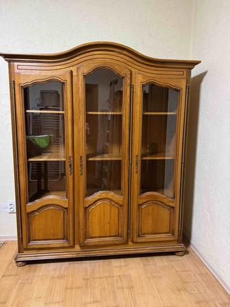 Продам шкаф витрина