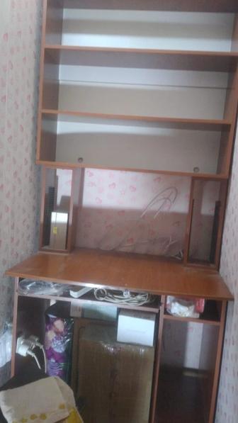 Продам компьютерный стол-книжный шкаф