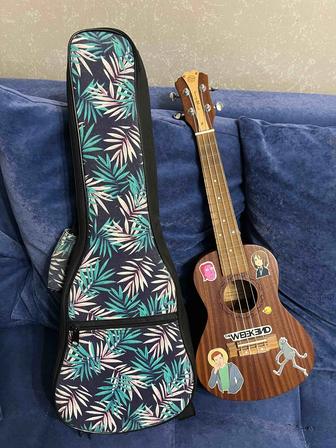 Укулеле концертная, вместе с чехлом, состояние хорошее