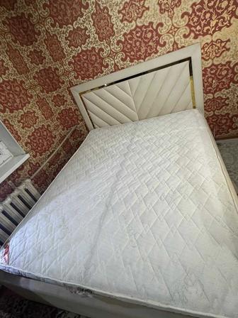 Двухспальный диван