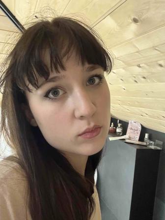 В будущем планирую стать Дизайнером Интерьера, учусь в ВУЗе