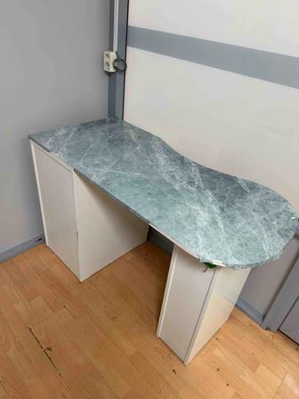 Маникюрный стол