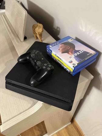 PS4 - 1Тб в отличном состоянии