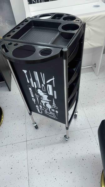 Срочно продаю парикмахерские тумба и кресло новые