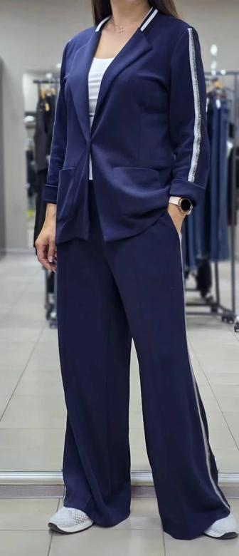 Брючный костюм.