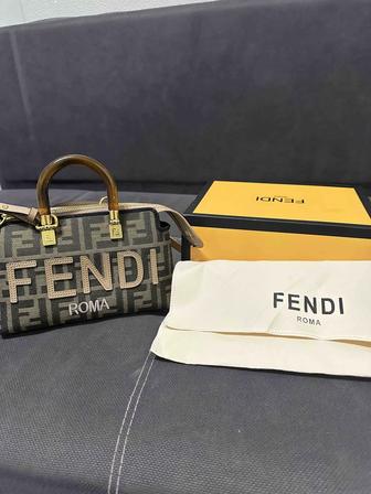 Продам новую сумку FENDI