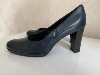 Женские кожаные туфли и лоферы