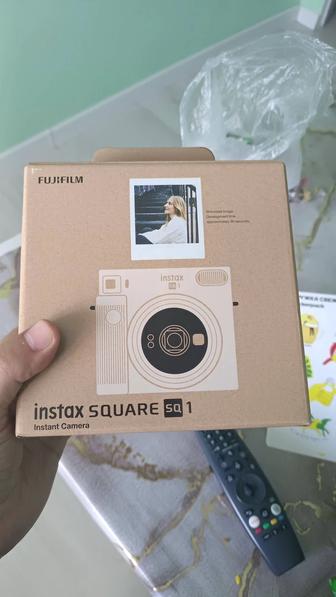 Продаю instax square sq 1 новый отдельно с чехлом