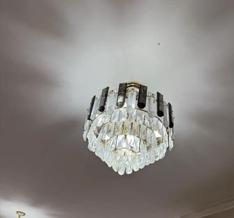 Продам люстру
