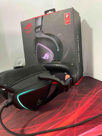 Продаются игровые наушники ASUS ROG DELTA S