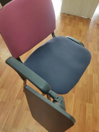 Продам офисное кресло с пюпитром